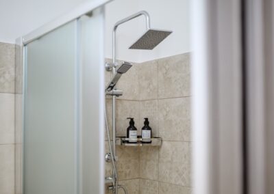 3 Bagni con doccia in villa 10 posti letto